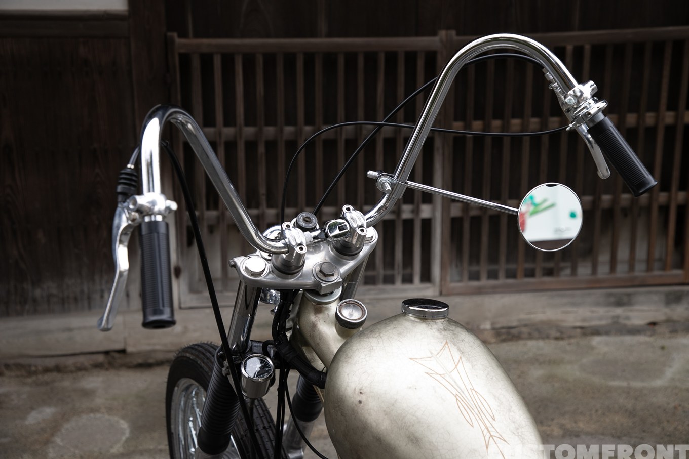 ヤマハ SR400のハードテイルチョッパーのハンドル