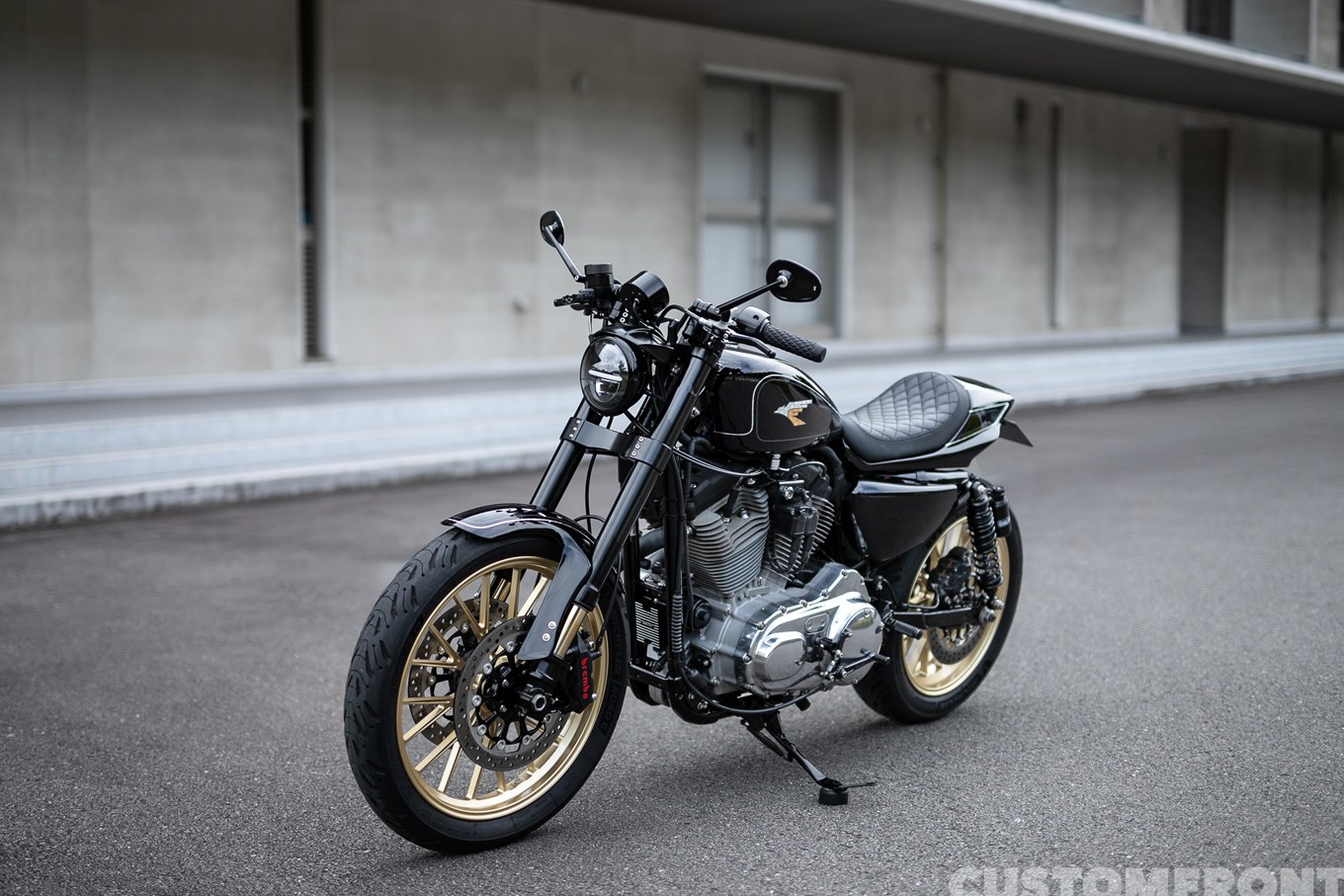 モトディレクトのスポーツスター XL883のカフェレーサースタイルカスタム 2006年