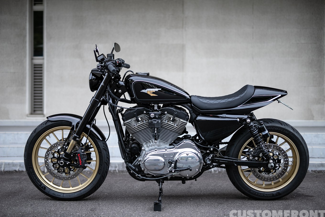 モトディレクトのスポーツスター XL883のカフェレーサースタイルカスタム 2006年