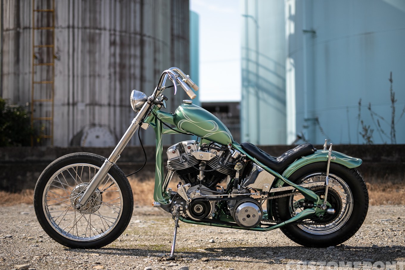 NUTS CUSTOM CYCLESのハーレー ショベルヘッドのオールドスクールのスムージングチョッパー 1979年