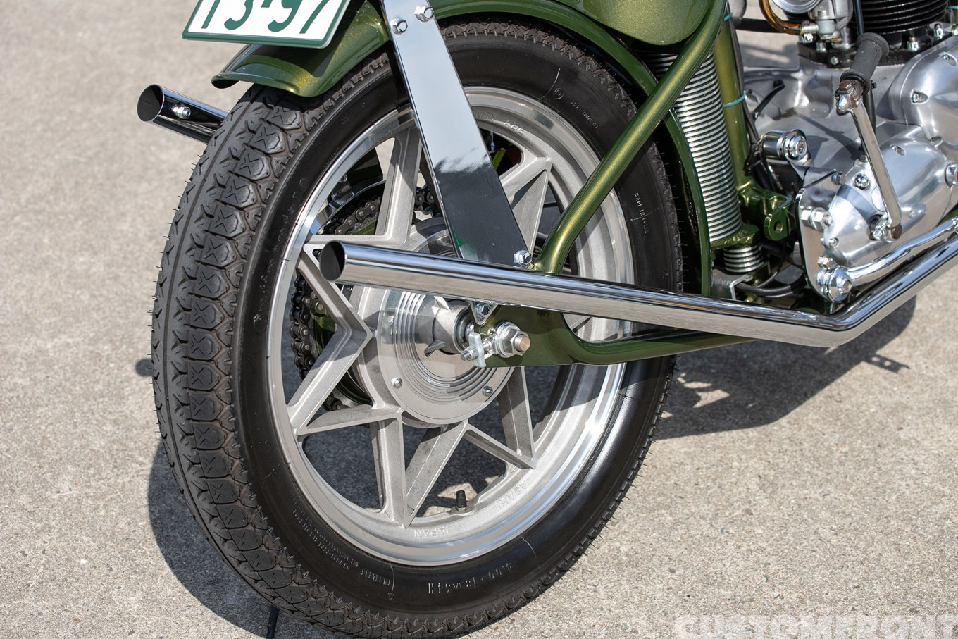 TRIUMPH T120Rの'70年代風ディガーチョッパーカスタム 1966年のマフラー