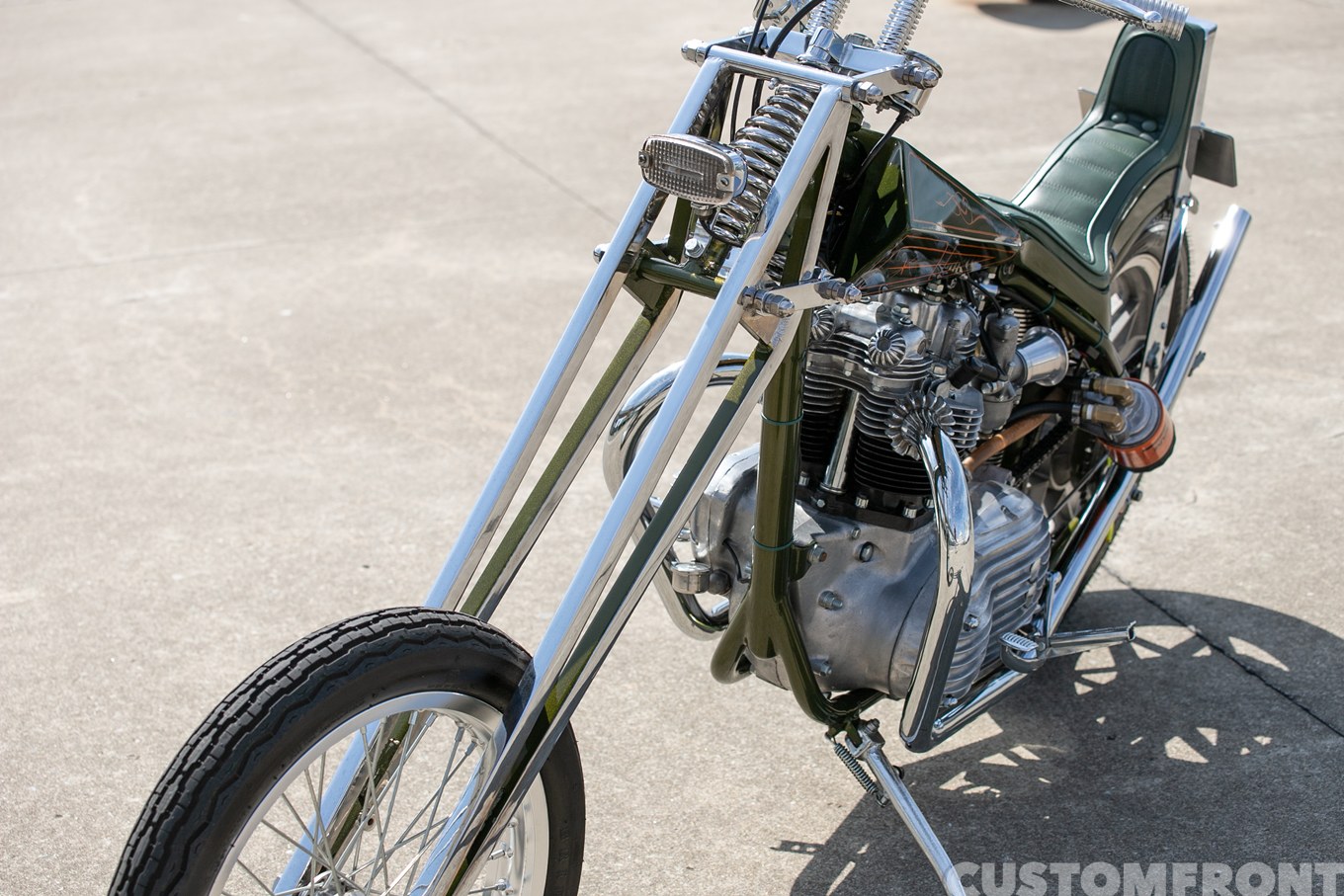 TRIUMPH T120Rの'70年代風ディガーチョッパーカスタム 1966年のガーターフォーク