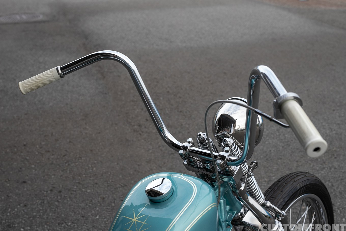 オールドスクールのショベルヘッドチョッパー FLH 1968年のハンドル