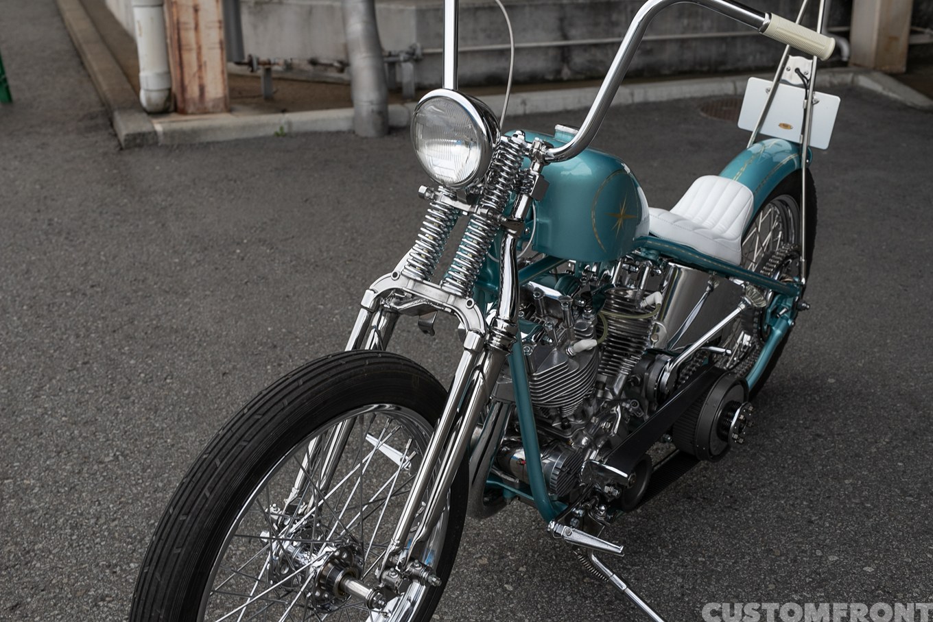 オールドスクールのショベルヘッドチョッパー FLH 1968年のフロントフォーク