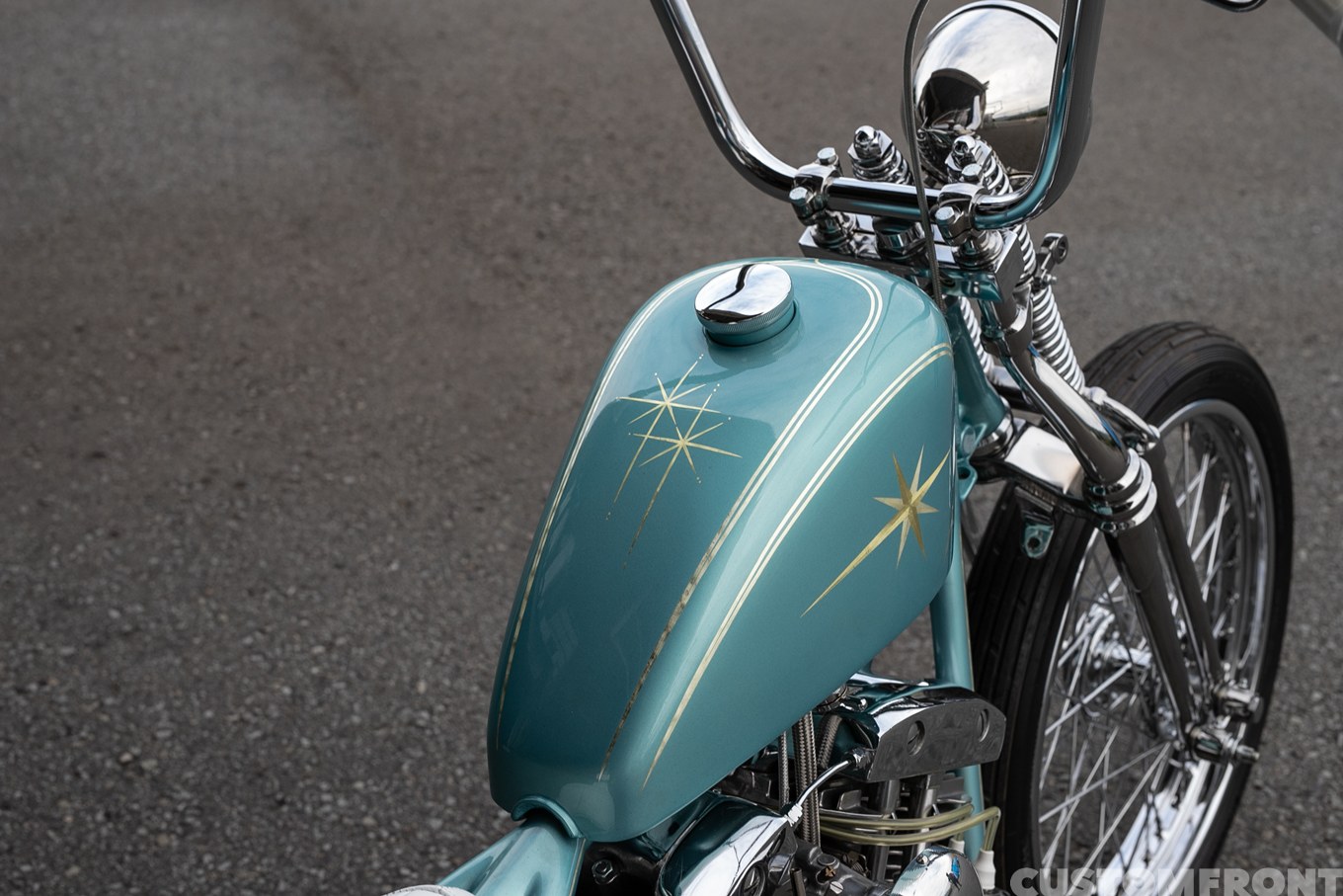 オールドスクールのショベルヘッドチョッパー FLH 1968年のガスタンク