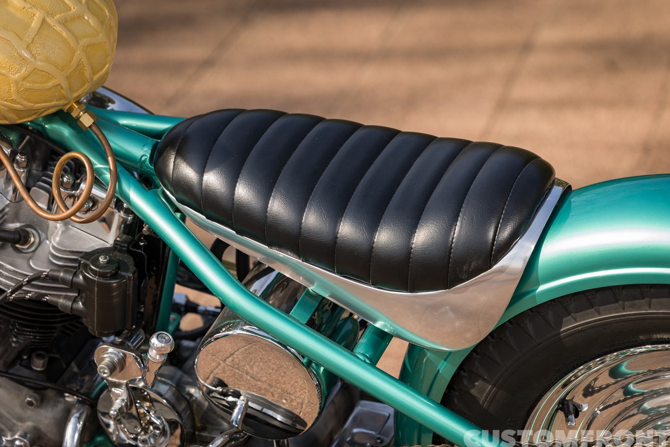ショベルヘッド FLH 1973年のリアルピーナッツスタイルチョッパーのシート