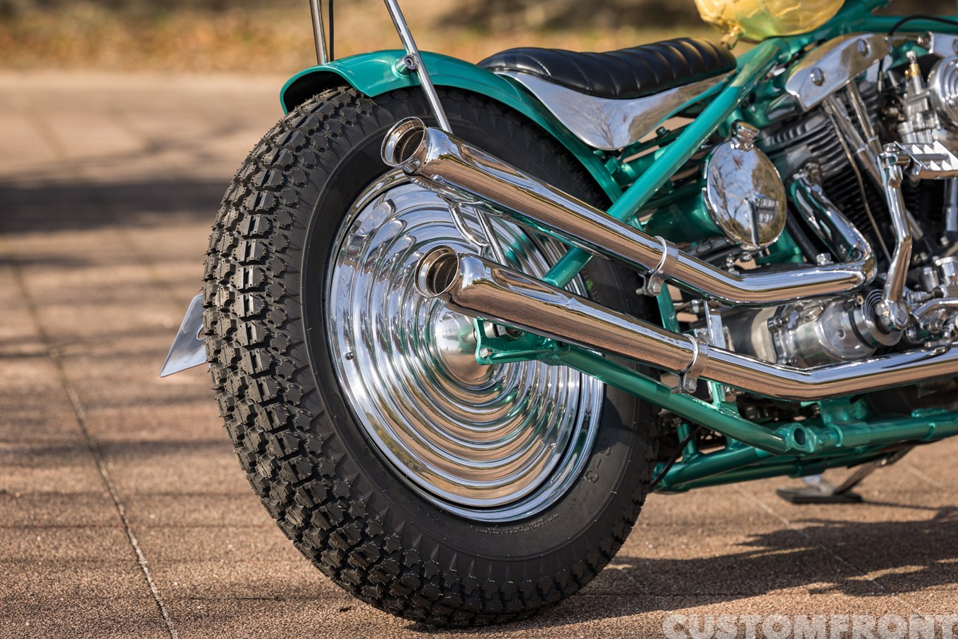 ショベルヘッド FLH 1973年のリアルピーナッツスタイルチョッパーのマフラー