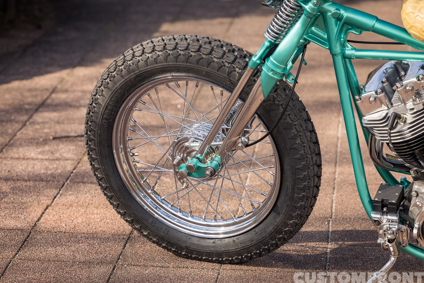 ショベルヘッド FLH 1973年のリアルピーナッツスタイルチョッパーのフロントエンド