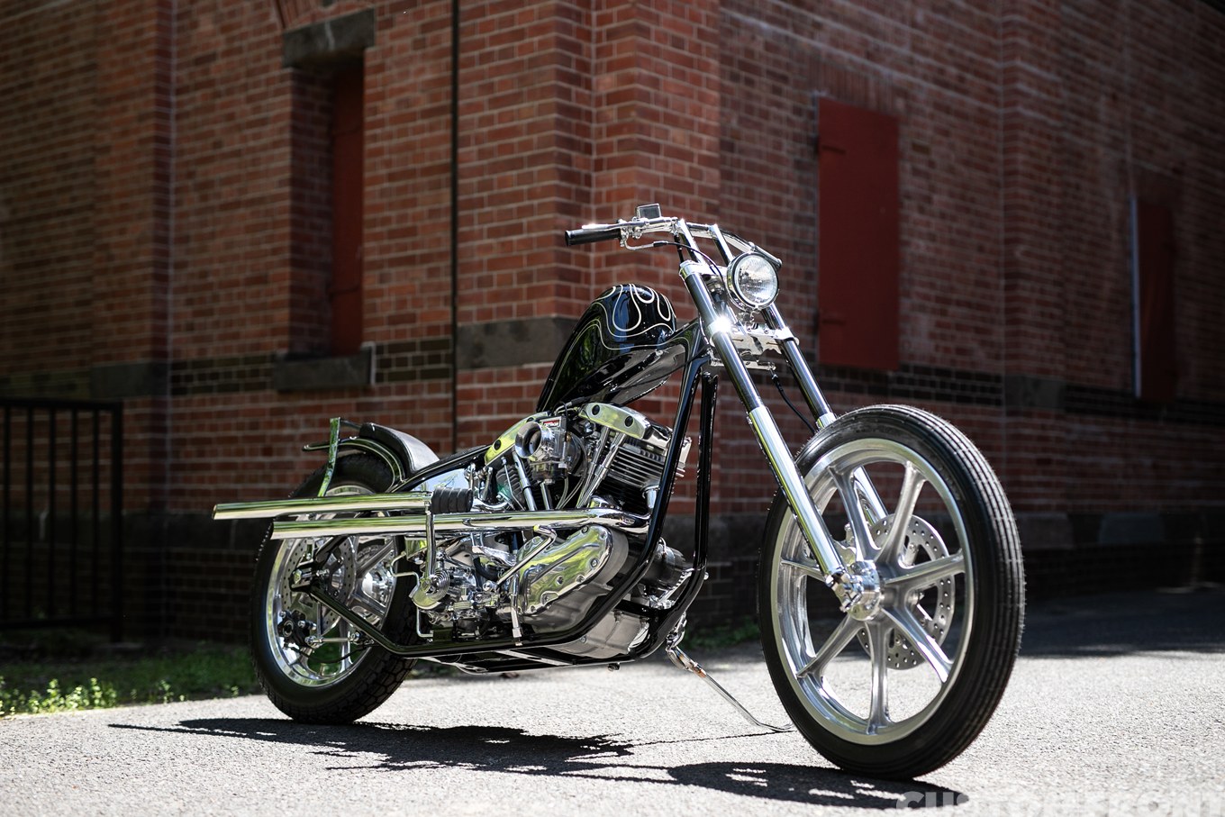 セブンモーターサイクルのアワードショーバイクカスタムのショベルヘッドチョッパー FLH 1969年