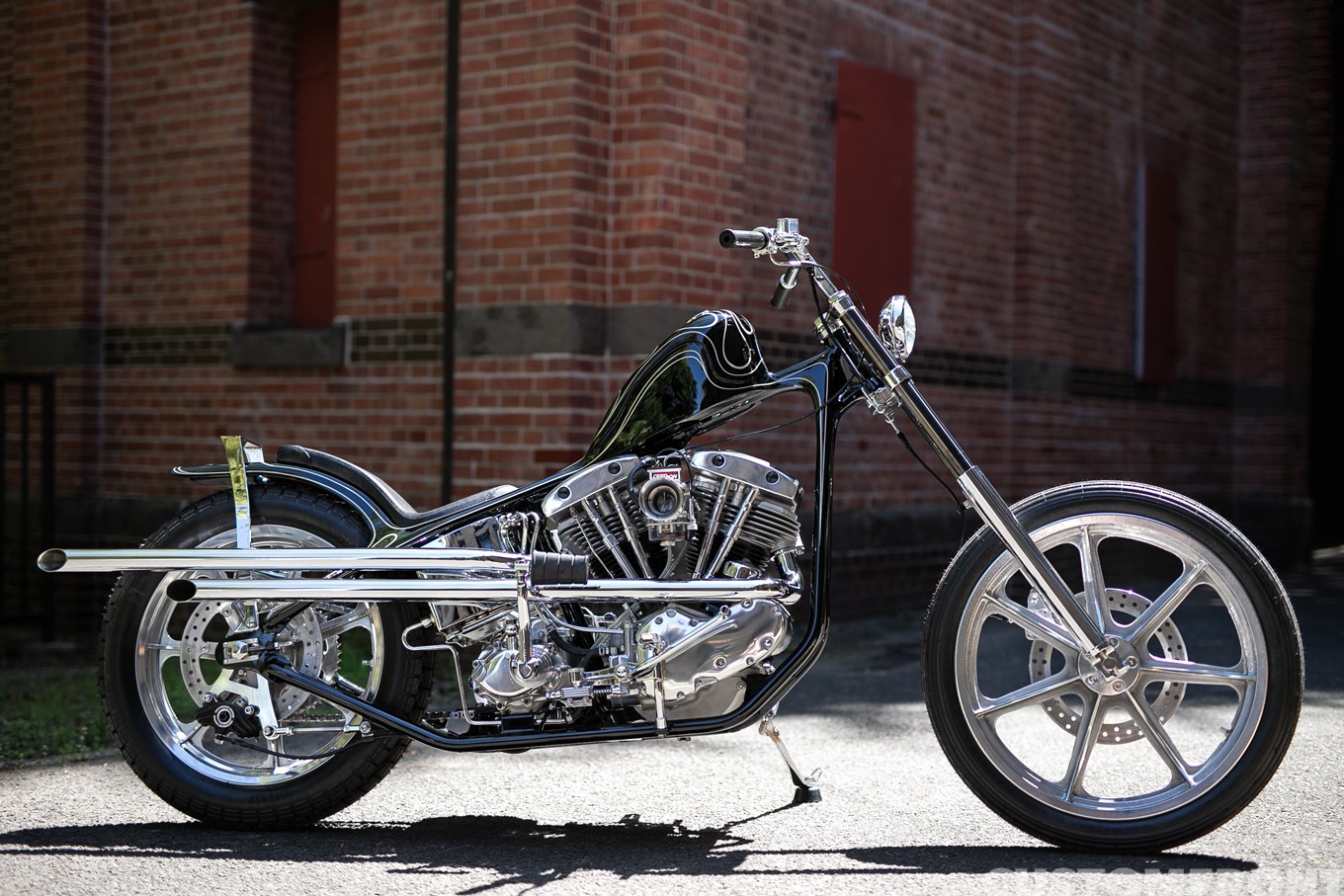 セブンモーターサイクルのアワードショーバイクカスタムのショベルヘッドチョッパー FLH 1969年