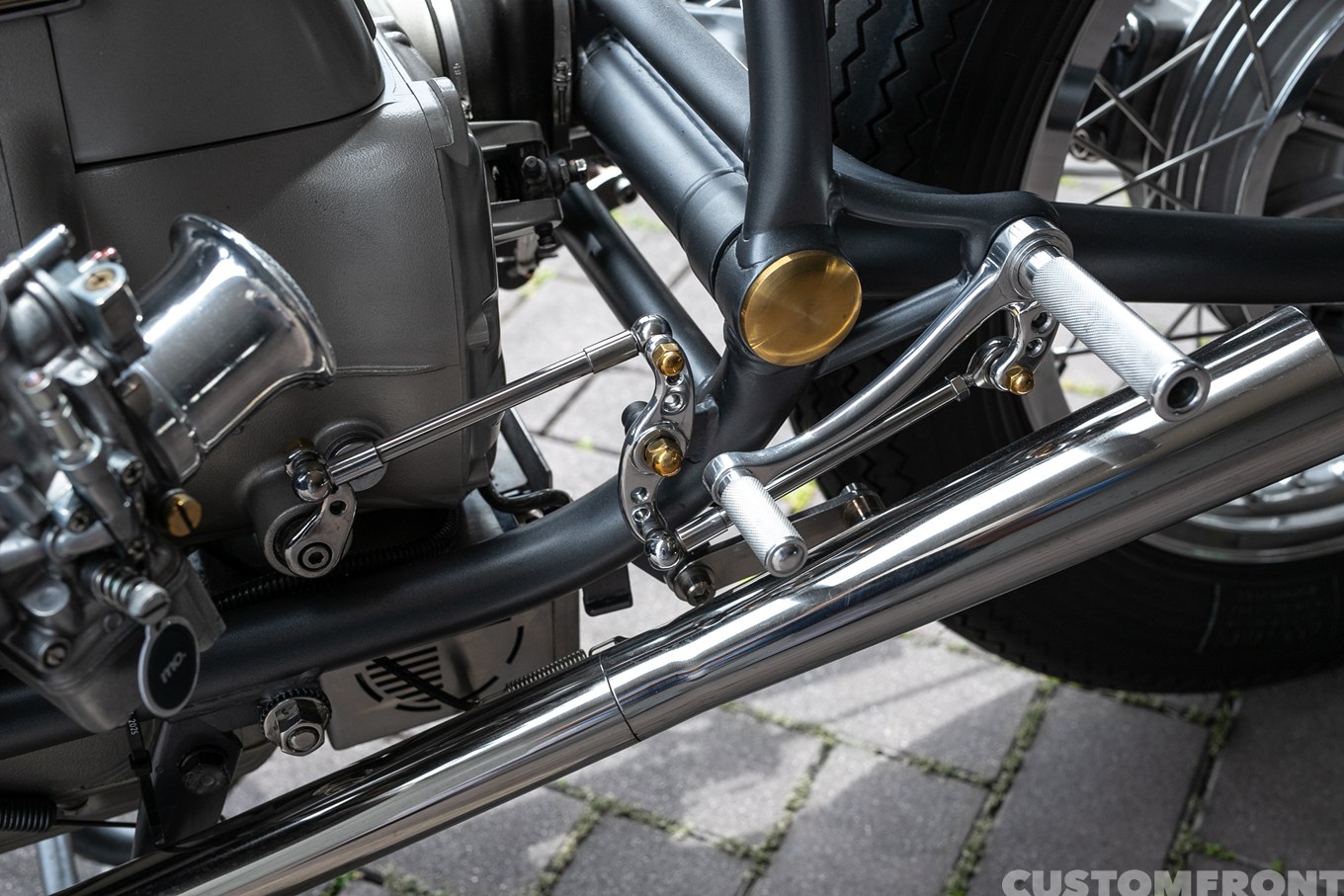 ベストカフェレーサースタイルのBMW Motorrad R100/7 1977年のフットコントロール