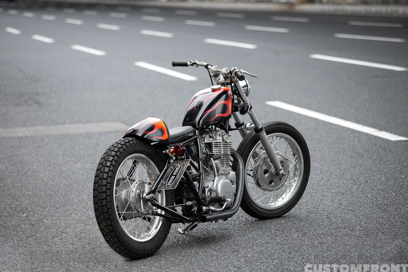 ビビッドサイクルのヤマハ SR400のフラットトラッカーカスタム 1994年