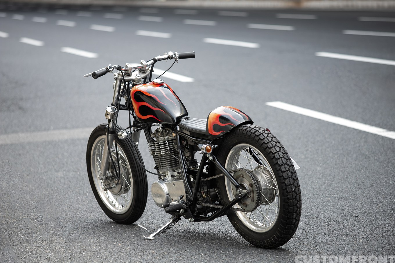 ビビッドサイクルのヤマハ SR400のフラットトラッカーカスタム 1994年