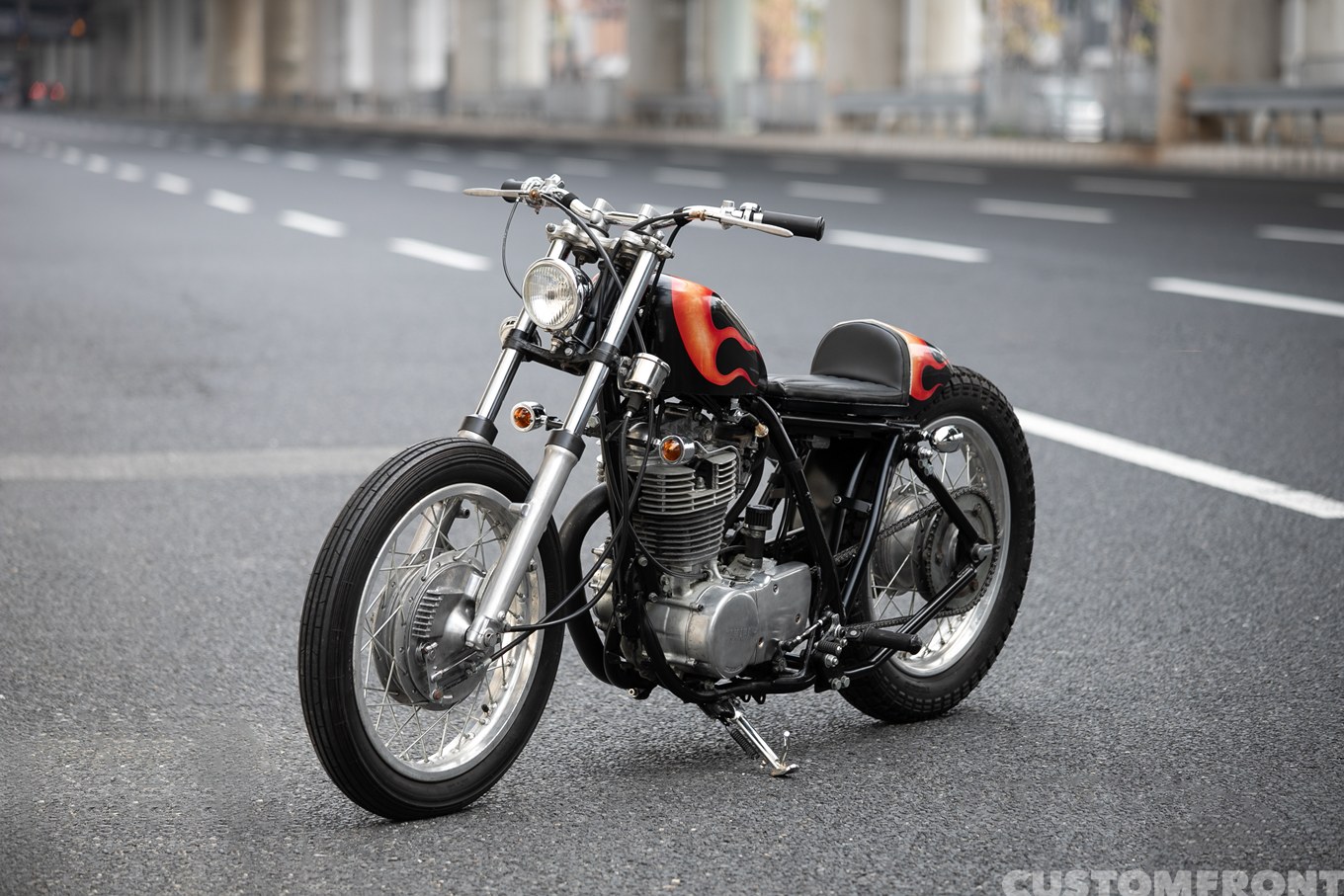 ビビッドサイクルのヤマハ SR400のフラットトラッカーカスタム 1994年