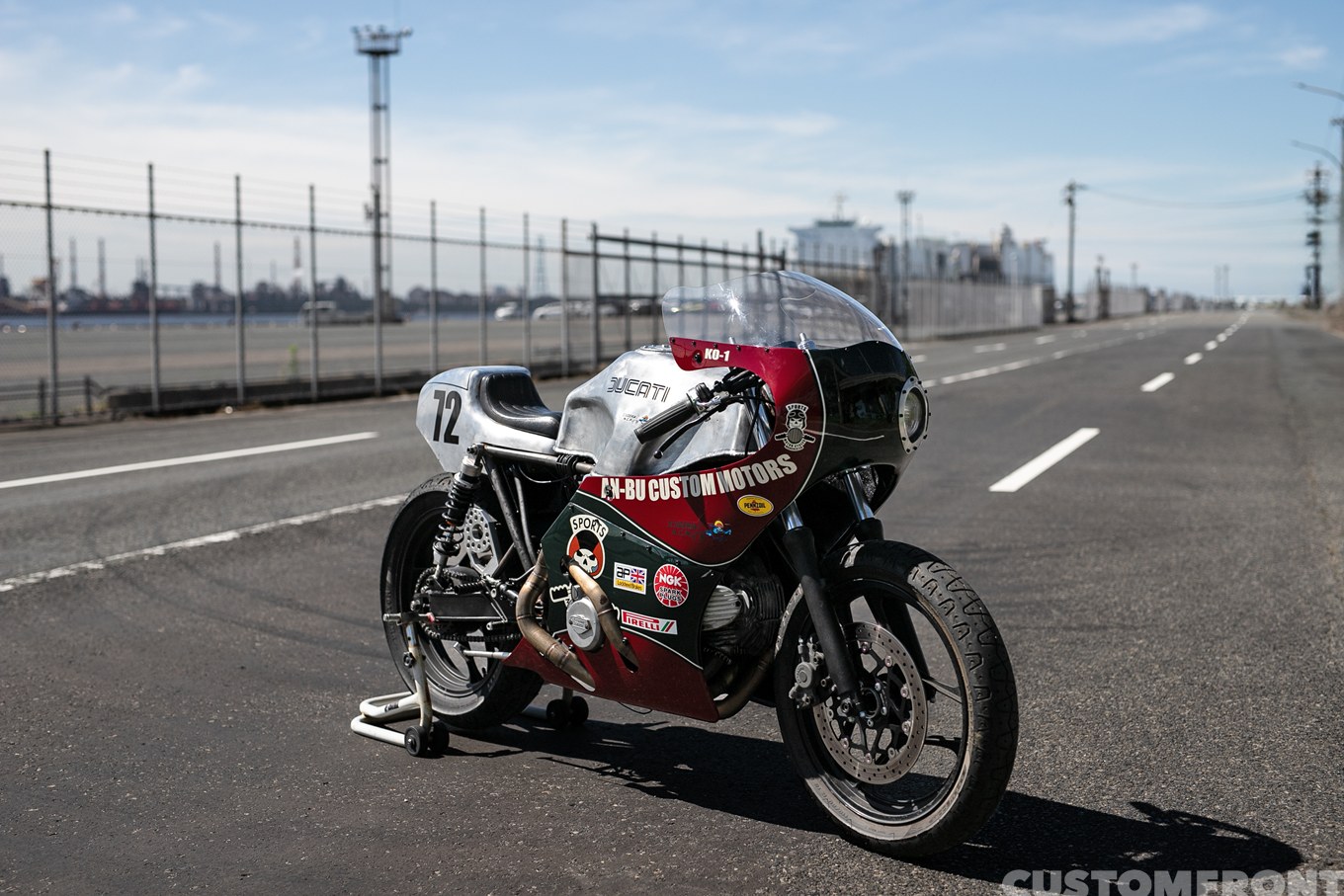 AN-BU CUSTOM MOTORSのストリートカフェレーサースタイルのDUCATI MHR900 1986年