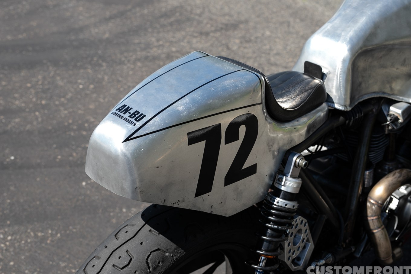 ストリートカフェレーサーのDUCATI MHR900 1986年のシートカウル
