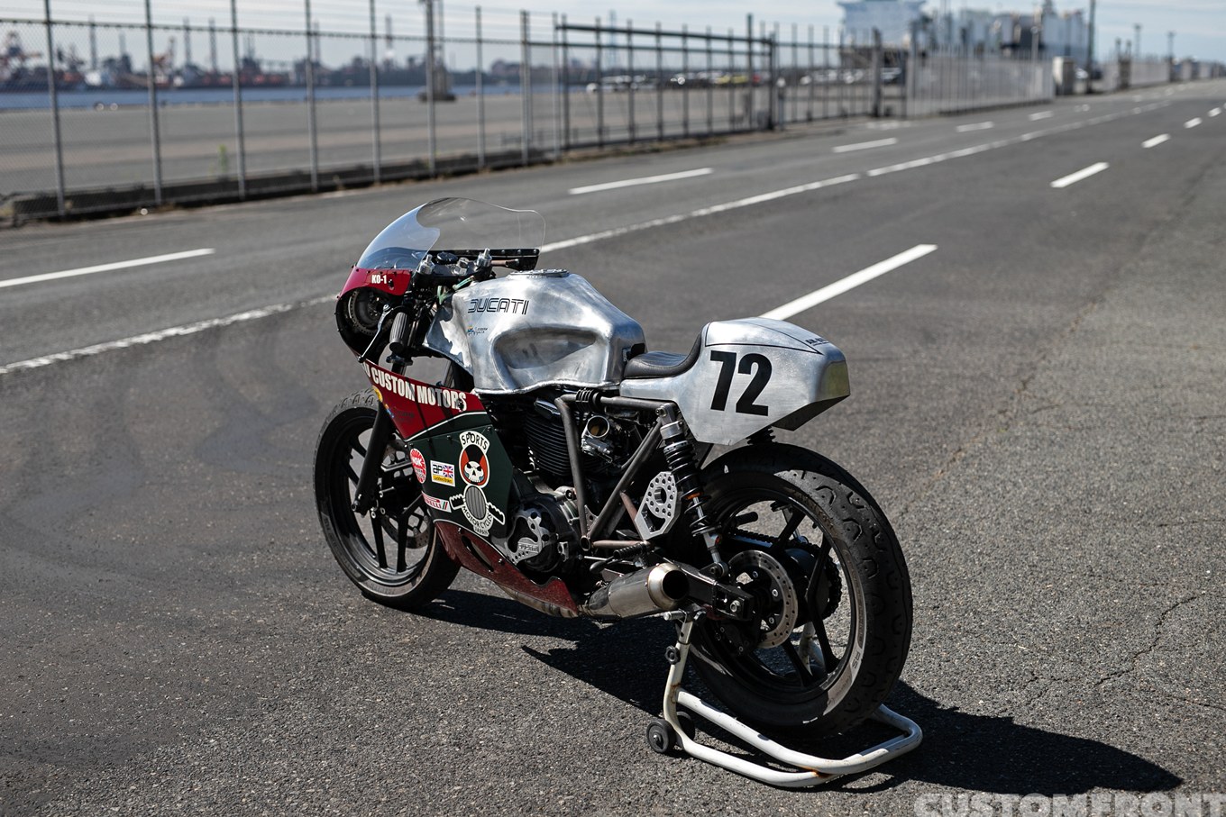 AN-BU CUSTOM MOTORSのストリートカフェレーサースタイルのDUCATI MHR900 1986年