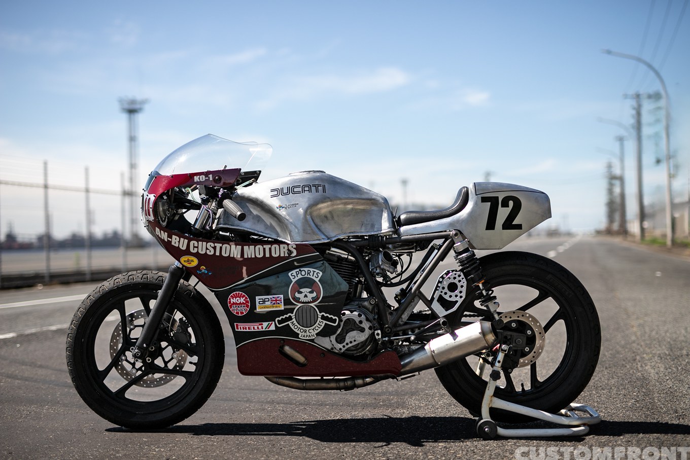 AN-BU CUSTOM MOTORSのストリートカフェレーサースタイルのDUCATI MHR900 1986年