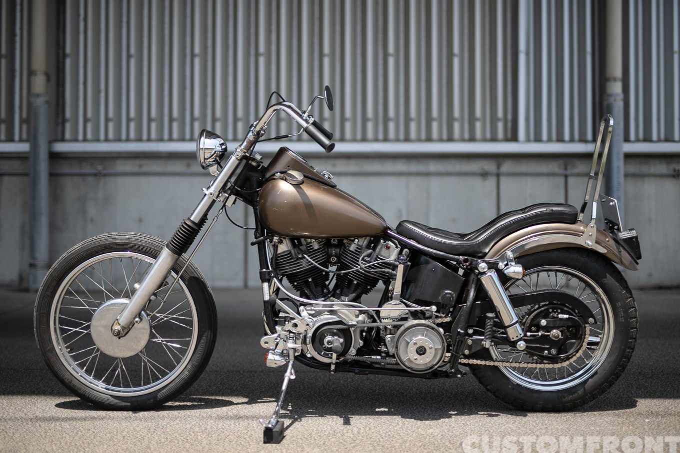 MOTORI GARAGEのハーレー ショベルヘッド FXEF 1981年のボバースタイルチョッパー
