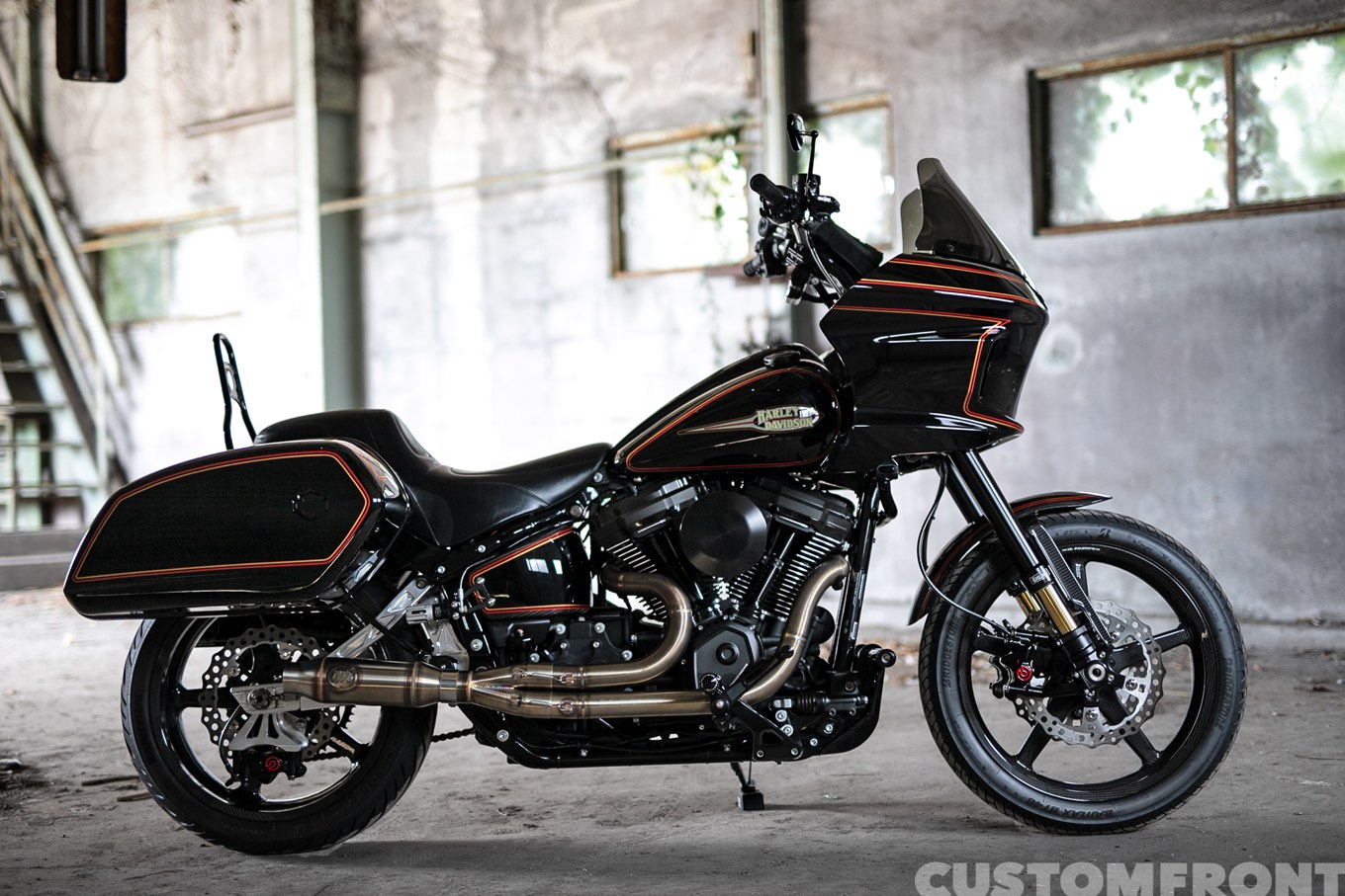EIGHT MOTOR CYCLEのハーレー ソフテイルローライダーST（FXLRST）2023年のFXRフレームカスタム